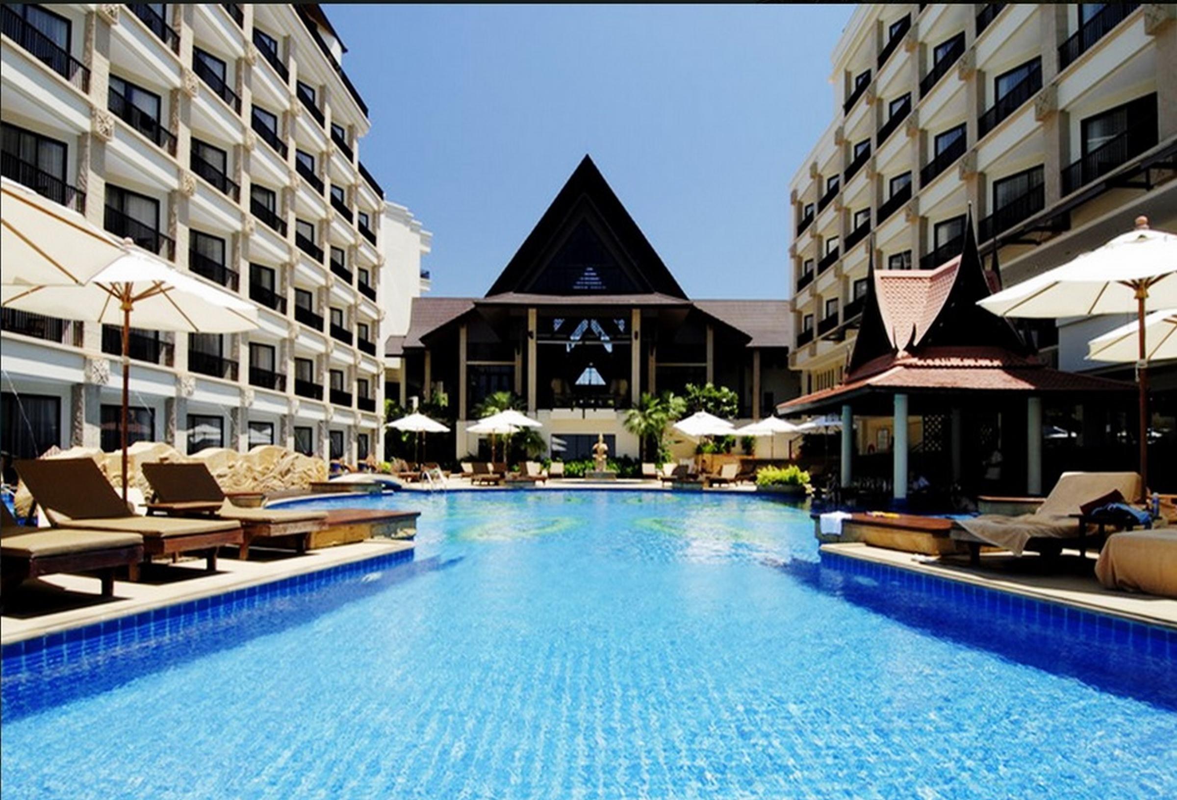 Garden Cliff Resort And Spa Pattaya Exterior photo