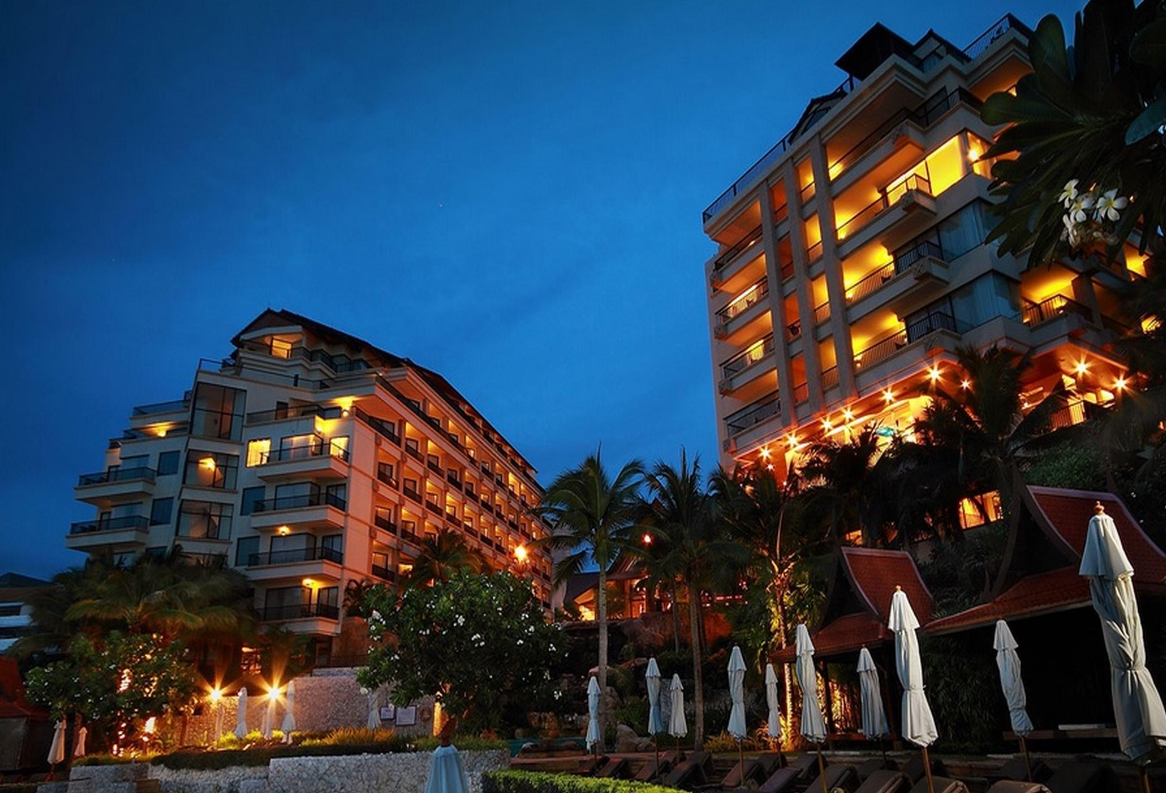 Garden Cliff Resort And Spa Pattaya Exterior photo